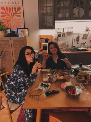 Duygu Şen Instagram - 20 günün özeti ❤️❤️❤️❤️ çok sevgi çok huzur çok hamur çok medeniyet  @bayjshow @tyfnayd @corisjuliss