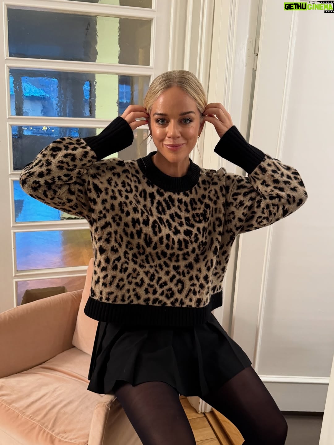 Ebba Kleberg von Sydow - 6.2K Likes - Julavslutning, en hederlig dagens outfit och sista bilden ➡️ Känslan efter tre skolavslutningar på raken, med barn på the olika stadier, tre olika julfika 🤩 HT25: We did it!!!! ❤️❤️❤️❤️❤️❤️