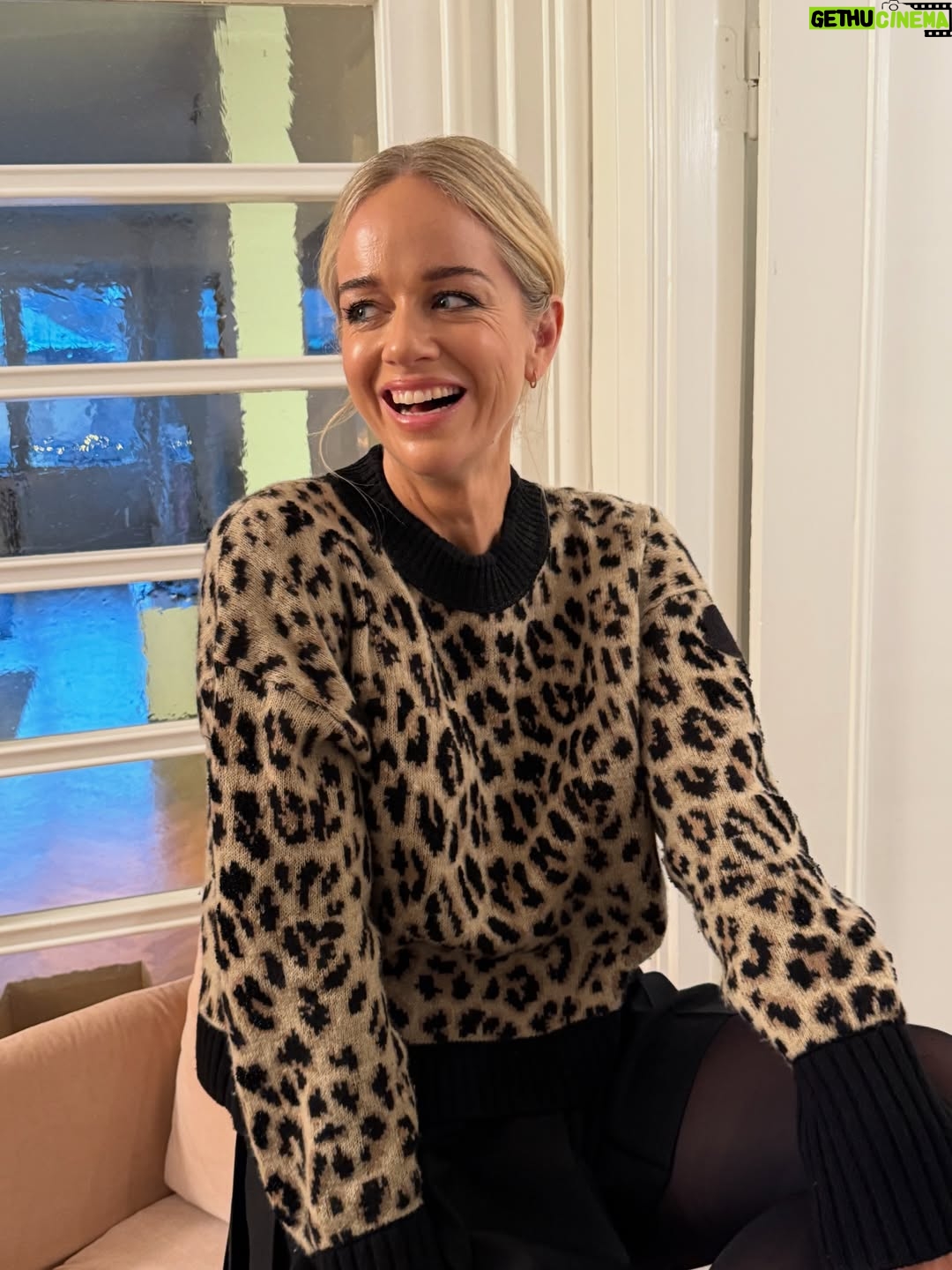 Ebba Kleberg von Sydow - 6.2K Likes - Julavslutning, en hederlig dagens outfit och sista bilden ➡️ Känslan efter tre skolavslutningar på raken, med barn på the olika stadier, tre olika julfika 🤩 HT25: We did it!!!! ❤️❤️❤️❤️❤️❤️