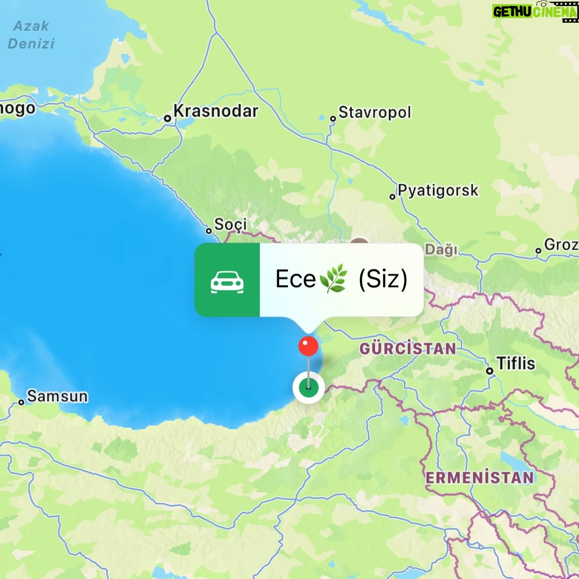 Ece Dizdar - 3K Likes - Bu salağahanaluk bir dump haketti. Maalesef bunlar paylaşabileceklerim, kaçtığımız delikler, dağların kavukları,  iskeleler bana kalsın😎

4 koca gün gece Artvin, Hemşin, Fındıklı, Hopa, Sarp, Kemalpaşa, bizi köylerde evlerinde sobalarını yakıp yediren içiren güzel kadınlar, yollarda bana gözbebeği gibi bakan @guness008 ve @yarensu_ustabas
 Uyyy yaşaduğumuz buralara sığmaz !

Mükemmel’i Artvin’de Hopa’da gösteren @iscifilmfest ve Kemalpaşa’da gösteren @halkevci_kadnlar_hopa_k.pasa ‘ya teşekkürlerimle🌱🍃🌲☘️