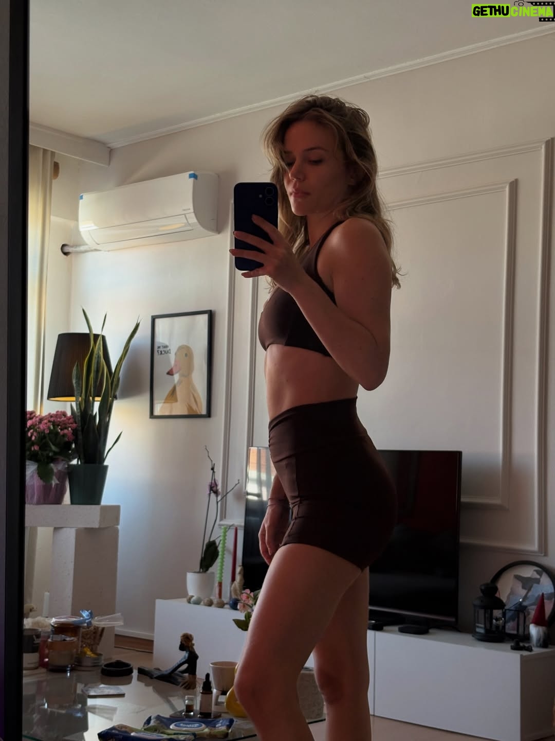 Ecem Karavus - 8K Likes - Best mirror selfie of 2025 ✨