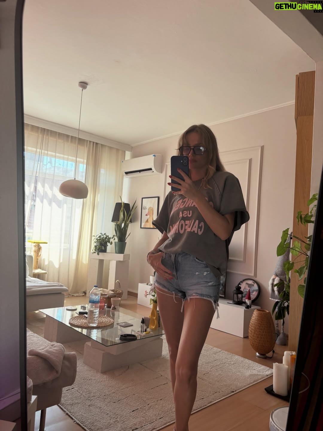 Ecem Karavus - 8K Likes - Best mirror selfie of 2025 ✨