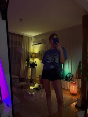 Ecem Karavus Instagram - Best mirror selfie of 2025 ✨