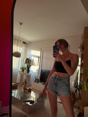 Ecem Karavus Instagram - Best mirror selfie of 2025 ✨