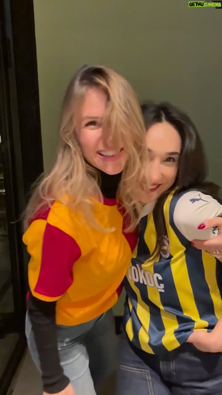 Ecem Karavus - 10.8K Likes - Tabii ki dostluk kazanacak 🤪

#derbi #galatasaray #fenerbahçe #kadıköy