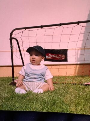 Edith Márquez Instagram - No necesita ser su cumpleaños,para decirles a mis hijos cuánto los amo, lo feliz que me hicieron desde el día en que pude tenerlos entre mis brazos, y poder tener el orgullo de ser su ma, ellos han sido mis grandes compañeros de vida, he podido no solo enseñarles, también he podido aprender de ellos.
Me acuerdo cuando los vi por primera vez supe que era la verdadera felicidad en la vida, y también tenía mucho miedo de poder desempeñar el papel más importante que he tenido en la vida, de la mejor manera.
Los amo demasiado, INCONDICIONAL Y PROFUNDAMENTE !!!! Son lo más hermoso que tengo en esta vida ! Le pido a Dios me los llene siempre de salud, lo demás uno lucha para lograrlo! Los amo hijos míos !! @nicolas.san.mar y @capitanbastian 💙💙🥰🥰😍😍🎁🎁🎉🎉🎈🎈🎂🎂🎊🎊🤩🤩🍾🍾🙏🏻🙏🏻
