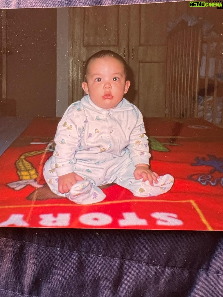 Edith Márquez - 4.3K Likes - No necesita ser su cumpleaños,para decirles a mis hijos cuánto los amo, lo feliz que me hicieron desde el día en que pude tenerlos entre mis brazos, y poder tener el orgullo de ser su ma, ellos han sido mis grandes compañeros de vida, he podido no solo enseñarles, también he podido aprender de ellos.
Me acuerdo cuando los vi por primera vez supe que era la verdadera felicidad en la vida, y también tenía mucho miedo de poder desempeñar el papel más importante que he tenido en la vida, de la mejor manera.
Los amo demasiado, INCONDICIONAL Y PROFUNDAMENTE !!!! Son lo más hermoso que tengo en esta vida ! Le pido a Dios me los llene siempre de salud, lo demás uno lucha para lograrlo! Los amo hijos míos !! @nicolas.san.mar y @capitanbastian 💙💙🥰🥰😍😍🎁🎁🎉🎉🎈🎈🎂🎂🎊🎊🤩🤩🍾🍾🙏🏻🙏🏻