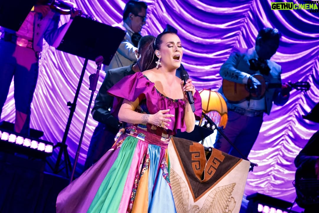 Edith Márquez - 1K Likes - Cantar con el corazón, siempre ha sido lo mejor que me ha podido pasar… 💖✨