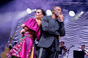 Edith Márquez Instagram - Cantar con el corazón, siempre ha sido lo mejor que me ha podido pasar… 💖✨