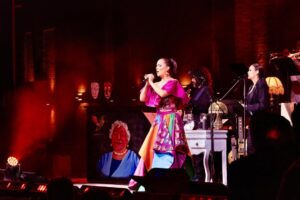 Edith Márquez Instagram - Cantar con el corazón, siempre ha sido lo mejor que me ha podido pasar… 💖✨