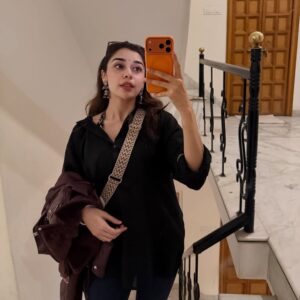 Eisha Singh Instagram - Happy New Year my cuties! ❤️

Here’s to good vibes, good people, lots of laughter, good food, and even better memories 😄… क्योंकि कितनी हसीन है ये दुनिया 💕
.
.
.
#EishaSingh #EishasTribe #2026
