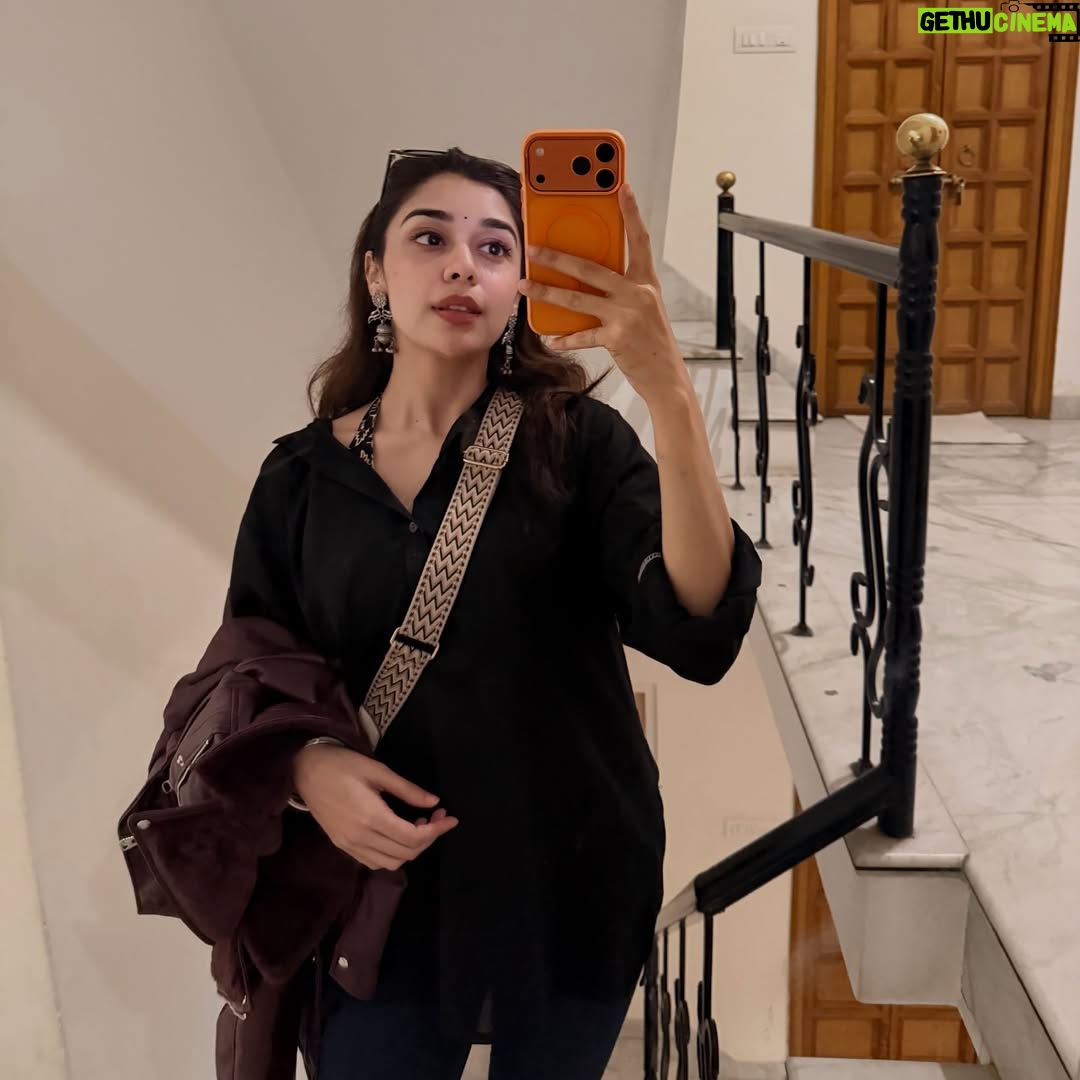 Eisha Singh - 246.6K Likes - Happy New Year my cuties! ❤️

Here’s to good vibes, good people, lots of laughter, good food, and even better memories 😄… क्योंकि कितनी हसीन है ये दुनिया 💕
.
.
.
#EishaSingh #EishasTribe #2026