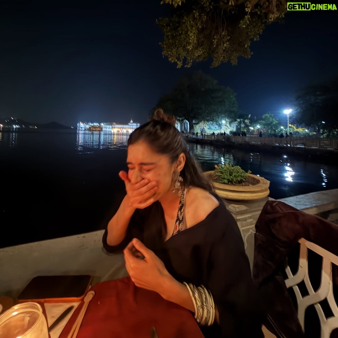 Eisha Singh - 246.6K Likes - Happy New Year my cuties! ❤️

Here’s to good vibes, good people, lots of laughter, good food, and even better memories 😄… क्योंकि कितनी हसीन है ये दुनिया 💕
.
.
.
#EishaSingh #EishasTribe #2026