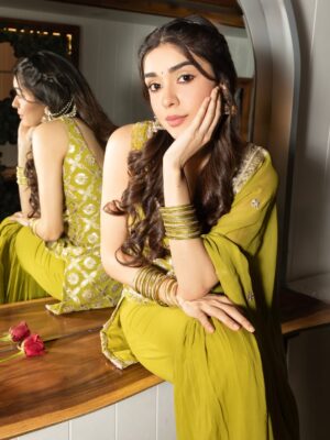 Eisha Singh Instagram - दिवाने …. 🤍
.
.
.
#EishaSingh #EishasTribe