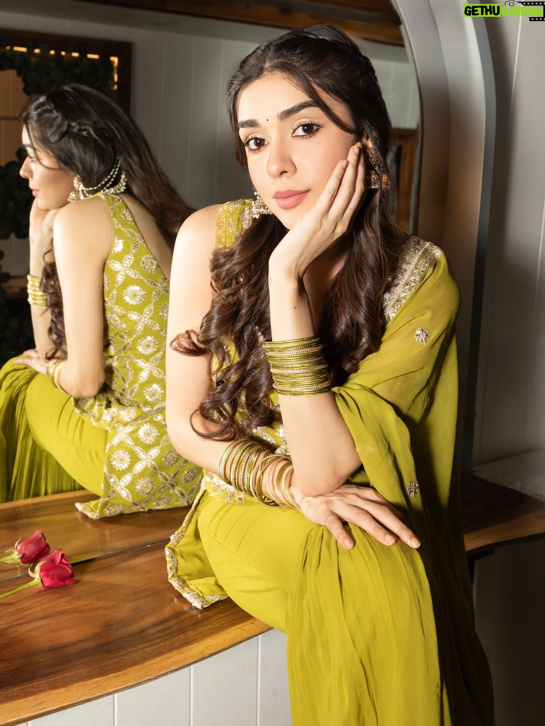 Eisha Singh - 316.8K Likes - दिवाने …. 🤍
.
.
.
#EishaSingh #EishasTribe