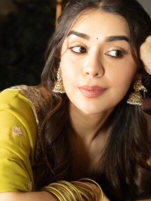 Eisha Singh Instagram - दिवाने …. 🤍
.
.
.
#EishaSingh #EishasTribe
