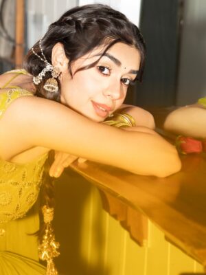 Eisha Singh Instagram - दिवाने …. 🤍
.
.
.
#EishaSingh #EishasTribe