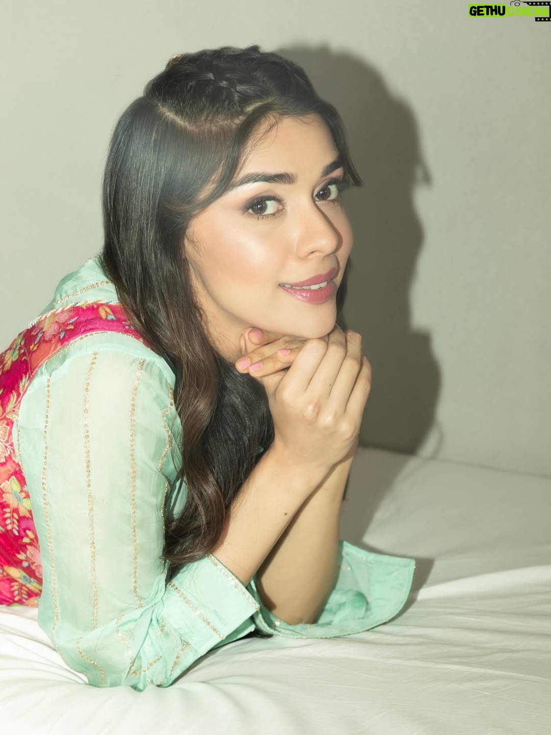 Eisha Singh - 203.3K Likes - Taareya naal bhareya veda….💕
.
.
.
Shot by : @photographybyafn 

#EishaSingh #EishasTribe