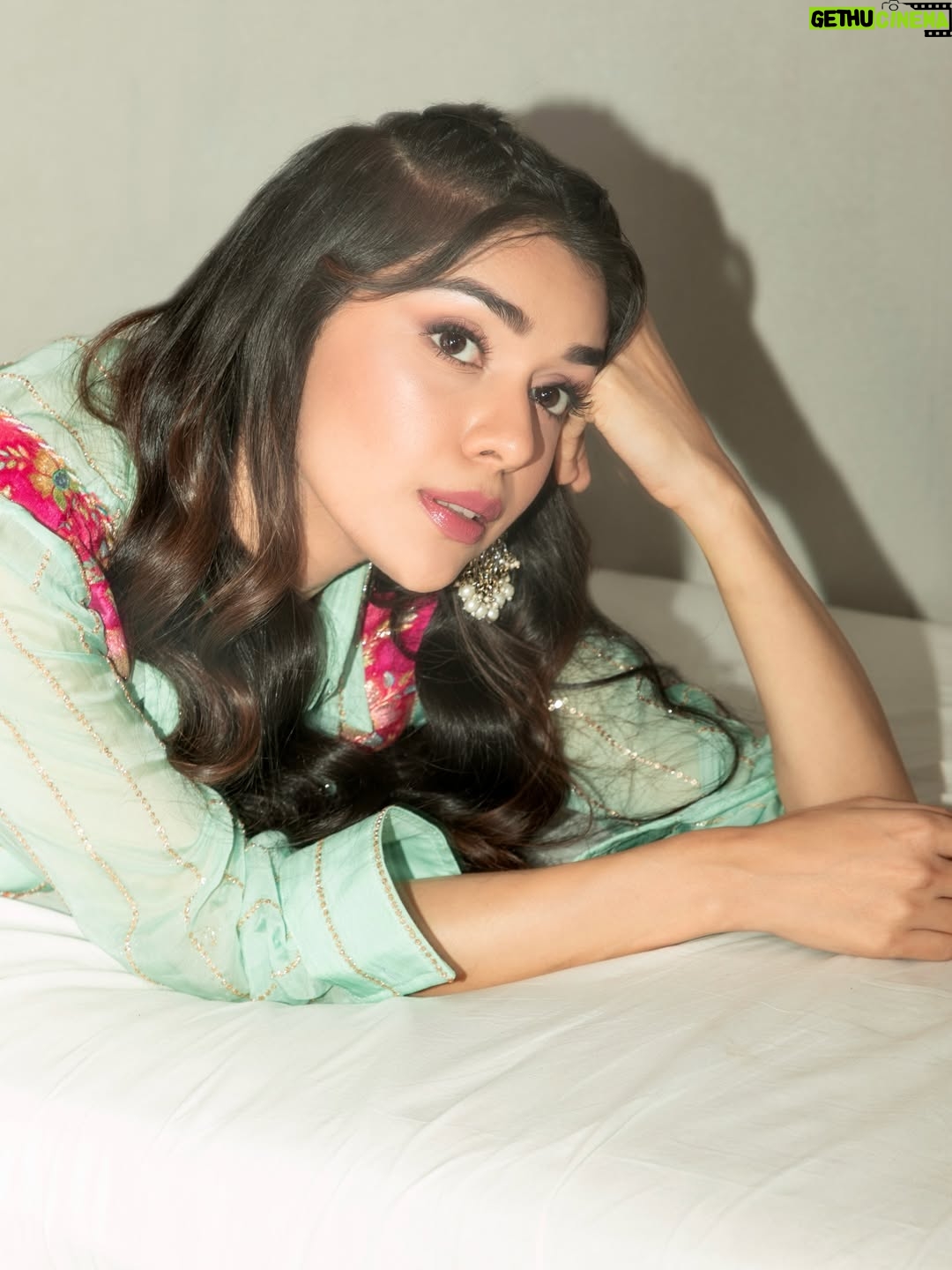 Eisha Singh - 203.3K Likes - Taareya naal bhareya veda….💕
.
.
.
Shot by : @photographybyafn 

#EishaSingh #EishasTribe