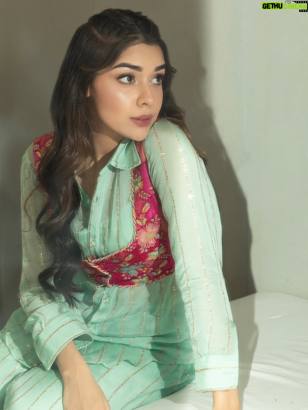 Eisha Singh - 203.3K Likes - Taareya naal bhareya veda….💕
.
.
.
Shot by : @photographybyafn 

#EishaSingh #EishasTribe