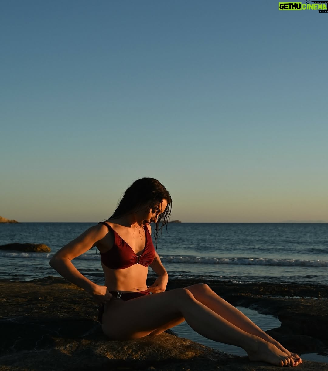 Elena Pieridou - 5.2K Likes - Golden hour hits different in @calzedonia 🌅 

#calzedonia #gifted #sunset