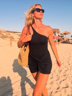 Elena Santarelli Instagram - 🍒🥗🍷🍉😎