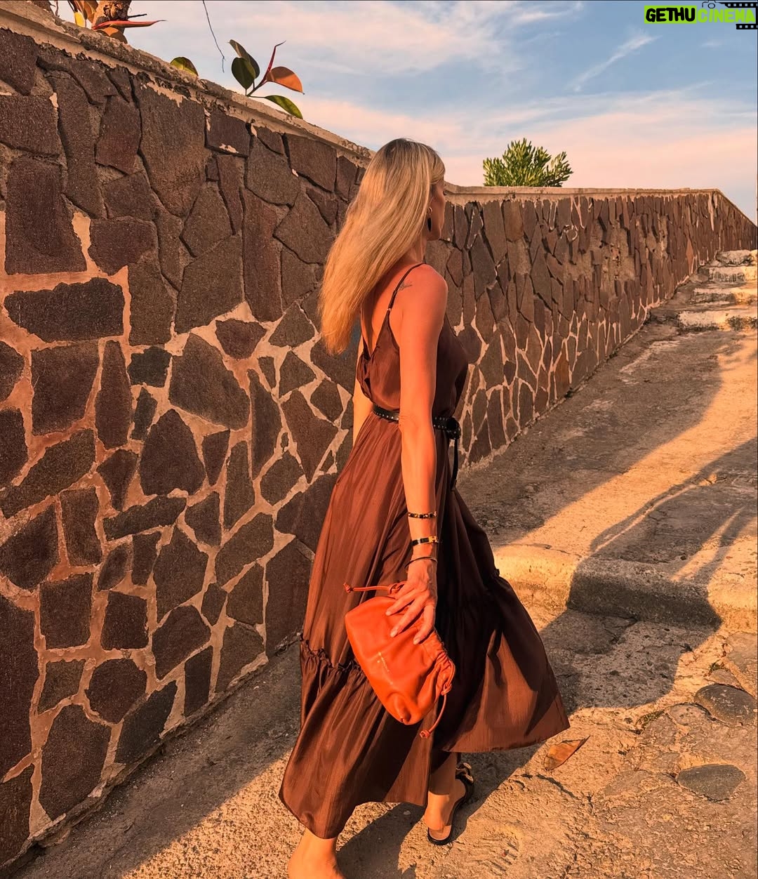 Elena Santarelli - 17.1K Likes - Unposted 🍒