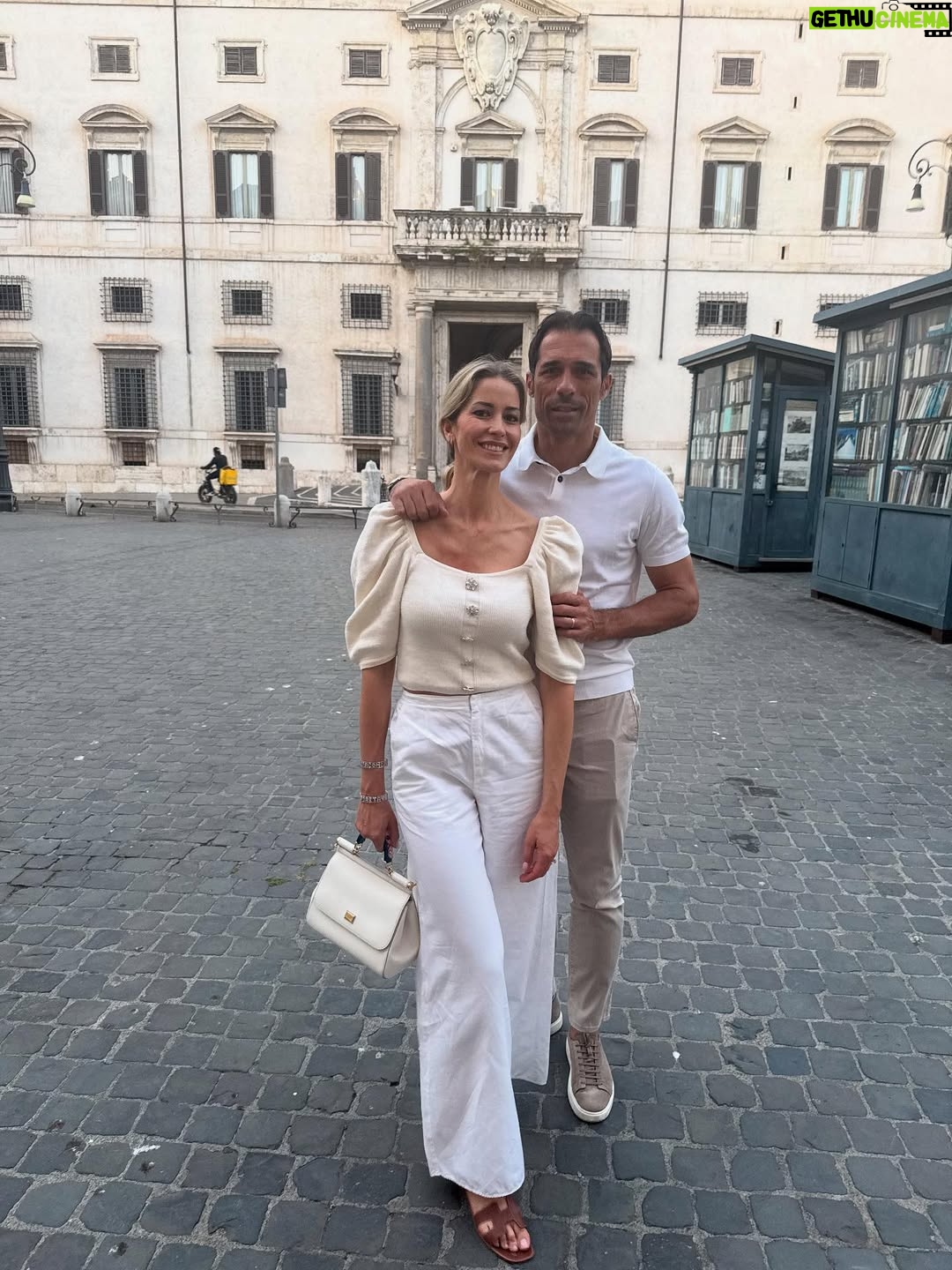 Elena Santarelli - 14.9K Likes - Le foto di Greta a mamma e papà 💫