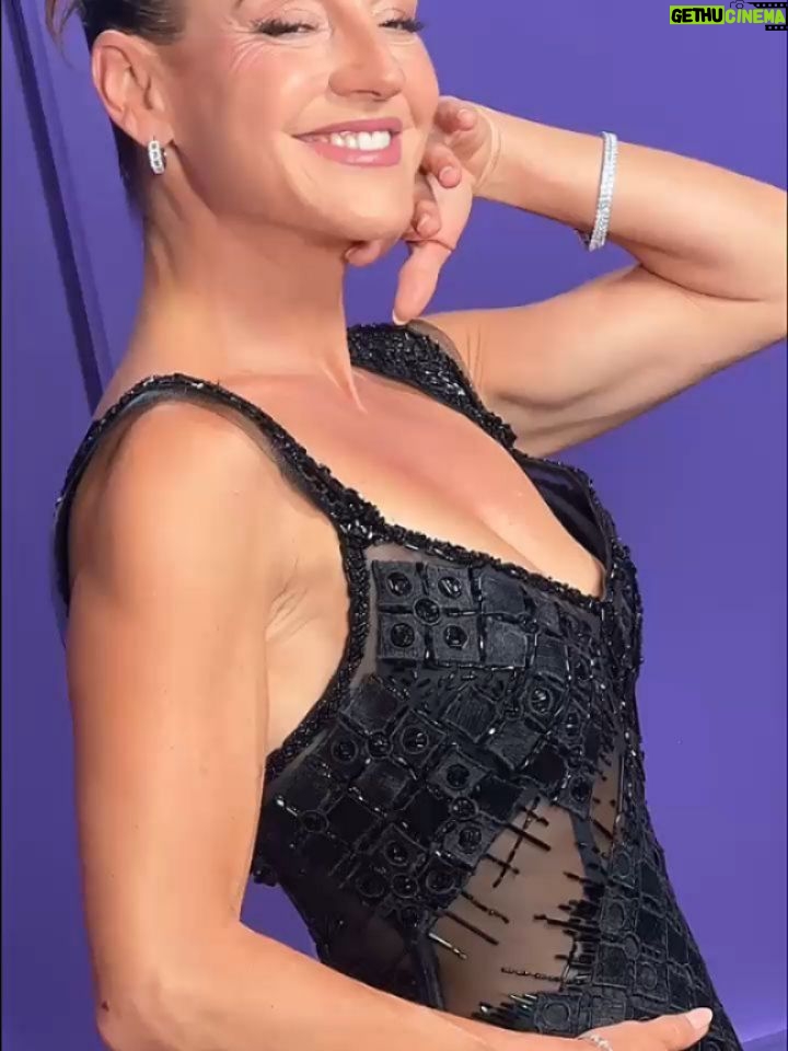 Eleonora Wexler - 11.3K Likes - Mezasa @lanochedemirtha 
Gracias @mirthalegrand me encanta estar en tu programa✨️♥️
Noche de teatro
@seefeld.martin @moldavskyroberto @murielsanta.ana 

Equipo del amor

Style @maggiemellas
Vestido @sylvieburstin 
Zapatos @justaosadia 
Joyas @rubirubioficial 

Me maquillo y peino Nanito @nanogmd