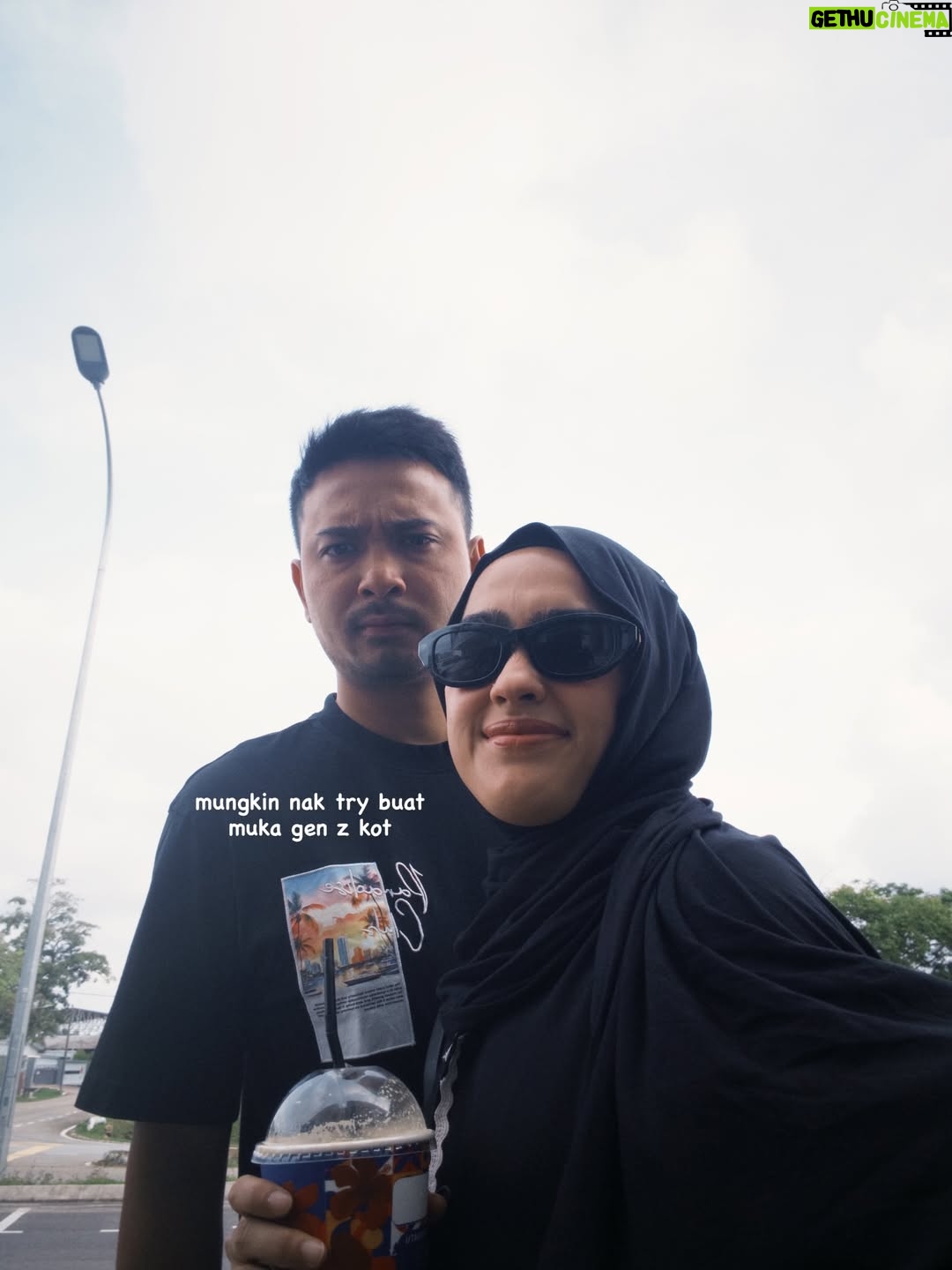 Elfira Loy - 33.7K Likes - Alhamdulillah untuk tujuh musim yang telah berlalu.
Semoga langkah-langkah kita selalu cukup, meski sederhana,
untuk dua hati yang diam-diam saling tahu dan saling tumbuh. 🤍
papepun pickle for life , lessgaur partnerrr kwkwkwkwkwk.
