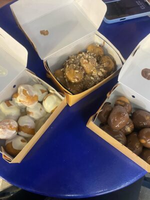 Elisa Bachir Bey Instagram - August recap ☀️ 🇬🇷 and 🇫🇷 Mes personnes préférées, la mer et le dessert que j’aimerais manger tous les jours 💋