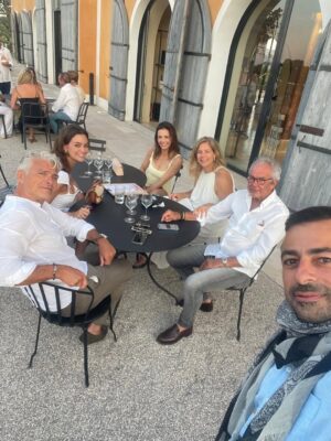 Elisa Bachir Bey Instagram - August recap ☀️ 🇬🇷 and 🇫🇷 Mes personnes préférées, la mer et le dessert que j’aimerais manger tous les jours 💋