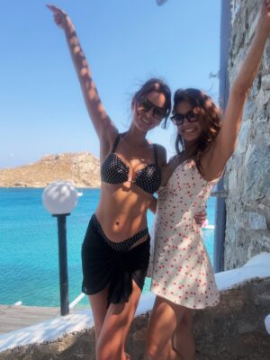 Elisa Bachir Bey Instagram - August recap ☀️ 🇬🇷 and 🇫🇷 Mes personnes préférées, la mer et le dessert que j’aimerais manger tous les jours 💋