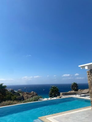 Elisa Bachir Bey Instagram - August recap ☀️ 🇬🇷 and 🇫🇷 Mes personnes préférées, la mer et le dessert que j’aimerais manger tous les jours 💋