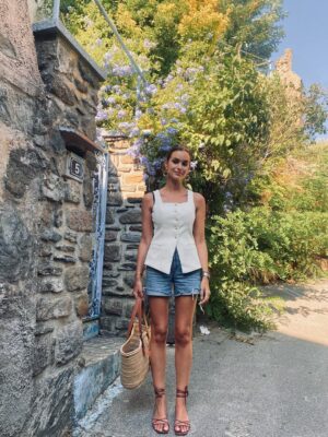 Elisa Bachir Bey Instagram - August recap ☀️ 🇬🇷 and 🇫🇷 Mes personnes préférées, la mer et le dessert que j’aimerais manger tous les jours 💋