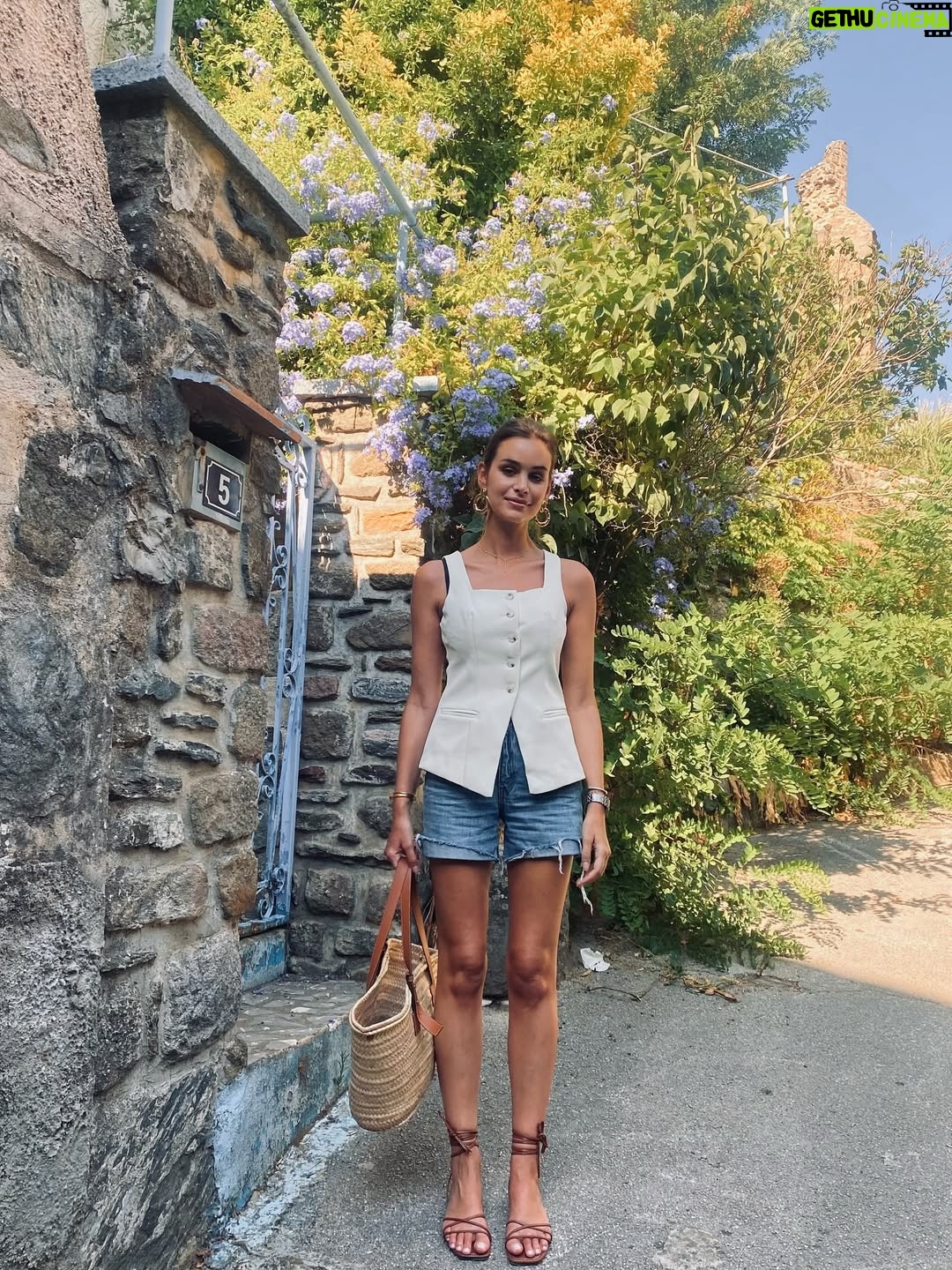 Elisa Bachir Bey - 697 Likes - August recap ☀️ 🇬🇷 and 🇫🇷 Mes personnes préférées, la mer et le dessert que j’aimerais manger tous les jours 💋