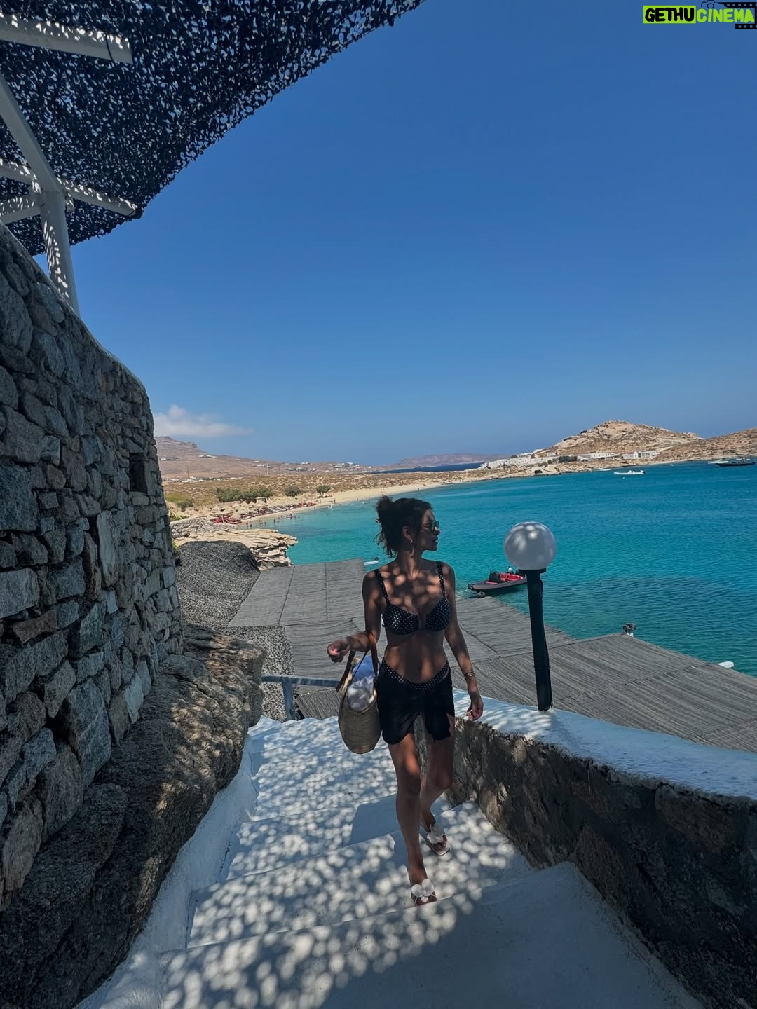 Elisa Bachir Bey - 697 Likes - August recap ☀️ 🇬🇷 and 🇫🇷 Mes personnes préférées, la mer et le dessert que j’aimerais manger tous les jours 💋