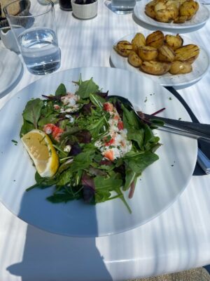 Elisa Bachir Bey Instagram - August recap ☀️ 🇬🇷 and 🇫🇷 Mes personnes préférées, la mer et le dessert que j’aimerais manger tous les jours 💋