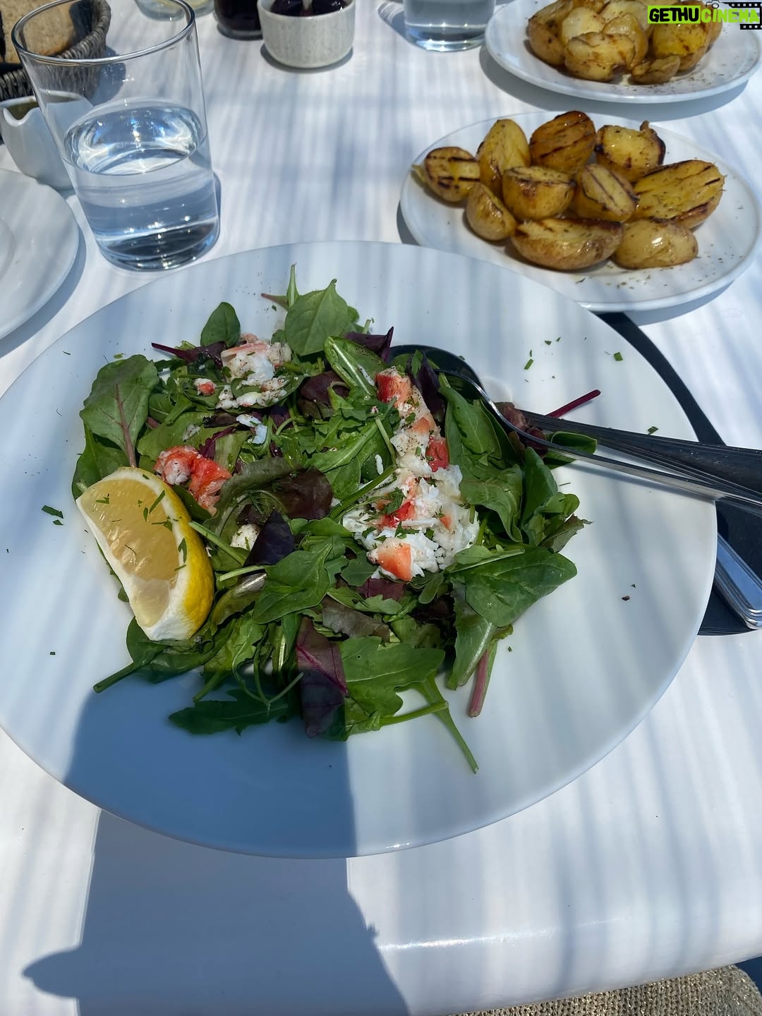 Elisa Bachir Bey - 697 Likes - August recap ☀️ 🇬🇷 and 🇫🇷 Mes personnes préférées, la mer et le dessert que j’aimerais manger tous les jours 💋
