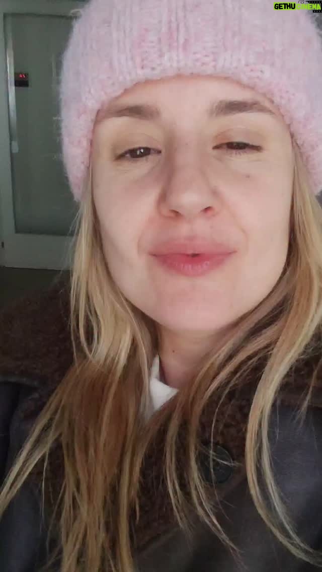 Elisa Di Eusanio - 17.6K Likes - Grazie @giannini_sabrina_tv e @indovinachivieneacenarai grazie a tutte le persone che si sono adoperate per portare alla luce l'agghiacciante realtà di alcuni canili in Abruzzo 
@lndcanimalprotection @lav_pescara @pablacanonico
e tutte le volontarie di L'Aquila e Pescara 
Anche se purtroppo questo schifo riguarda ahimè tantissime altre realtà 
Cani uccisi perfettamente sani 
Abbandonati
Umiliati 
Veterinari collusi 
Politicanti senza scrupoli 
Che miseria
@regioneabruzzo