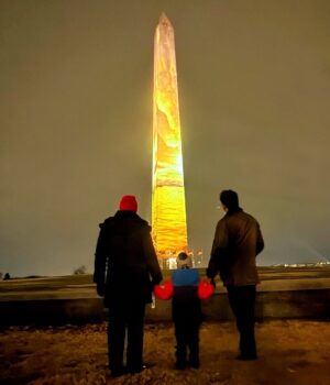 Elise Stefanik Instagram - What an incredible way to kick off #America250 @america250 @250_freedom with the stunning and awe-inspiring light display at the Washington Monument. We made a special quick trip to DC with Sam to view this once in a lifetime exhibit and to thank our National Park Service public servants and special events personnel for their extraordinary work to honor our nation’s semiquincentennial birthday!  Special thanks to @dougburgum @secretaryburgum @_megansmall 🇺🇸🎂 cc: @mandamatthew