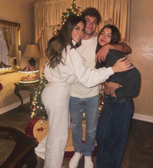 Elizabeth Gutiérrez Instagram - Batteries recharged ❤️ love u all forever
#homesweethome #family #sixpackplusone