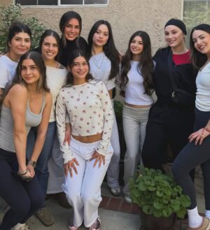 Elizabeth Gutiérrez Instagram - Batteries recharged ❤️ love u all forever
#homesweethome #family #sixpackplusone