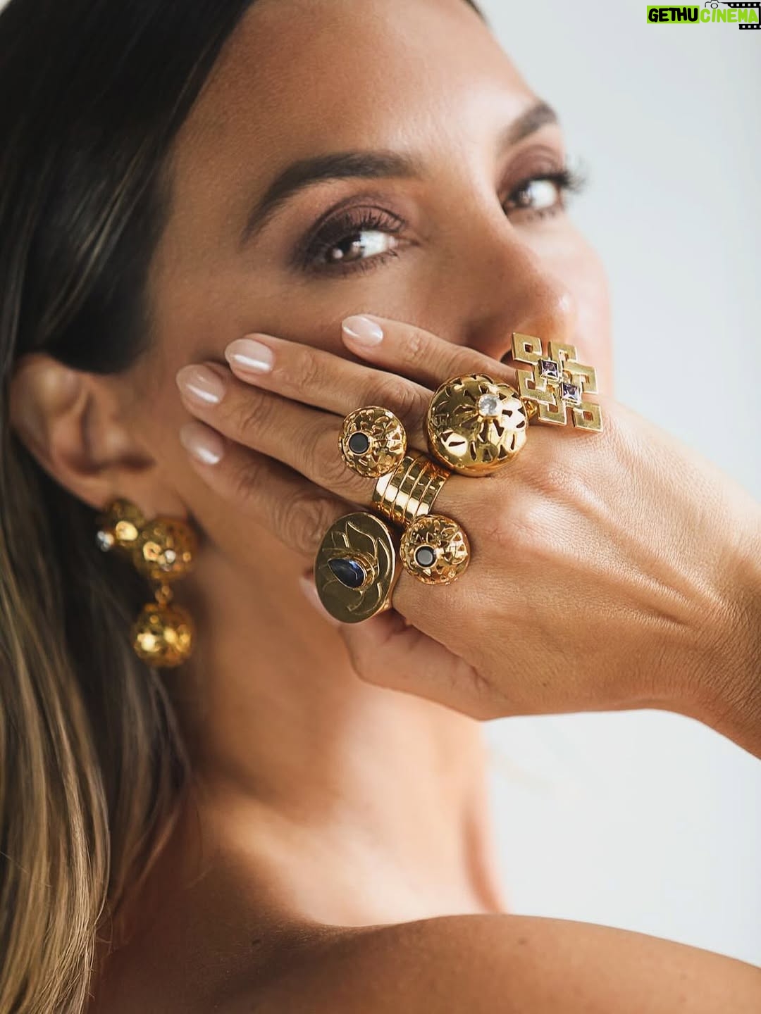 Elizabeth Gutiérrez - 3.7K Likes - When you dare to shine, everything around you finds its own light ✨

@claudiacorrie 
@claudiafashions 
@gatoriverop 
@leurbanop 
@gorgeousbyjlopez