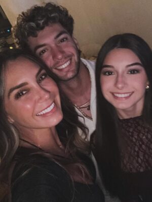 Elizabeth Gutiérrez Instagram - AMORES DE MIS VIDAASSSSSSSS ❤️
@christopherlevy @kaileylevy19
HAPPY THANKSGIVING 🙏🏻💫