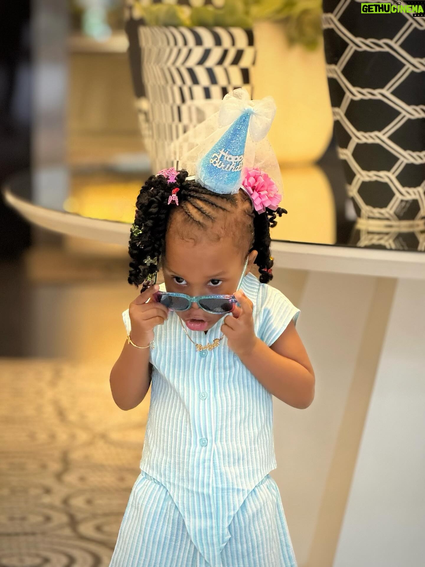 Elizabeth Michael - 73.2K Likes - Grateful for it all 🙏…. ready for more 🥂 

#2025🙏