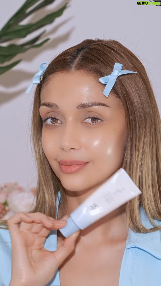 Elnaz Golrokh - 191.8K Likes - Loving @beautyofjoseon_official Relief Sun Aqua Fresh 🩵 @yesstyle #AD use my yesstyle code 12ELNAZ for 12% off on all orders #yestoboj #yesstyle #beautyofjoseon #aquafresh