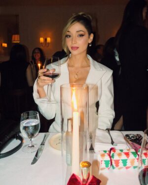 Elnaz Golrokh Instagram - Busy week, best vibes✨🎄