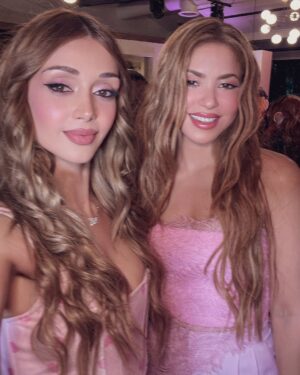 Elnaz Golrokh Instagram - Sooo @shakira launched @isima and yes… I’m 100% trying every single product 💆‍♀️💕 @ultabeauty