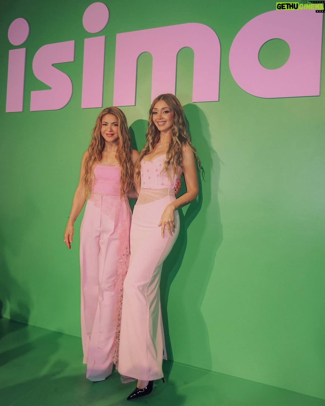Elnaz Golrokh - 317.5K Likes - Sooo @shakira launched @isima and yes… I’m 100% trying every single product 💆‍♀️💕 @ultabeauty